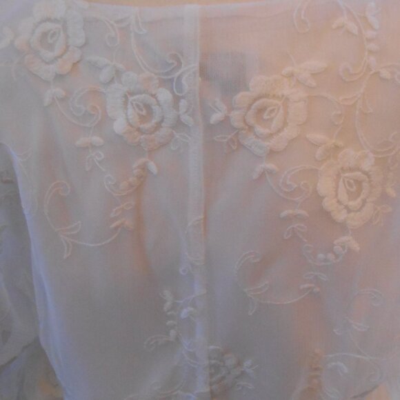 Dress Barn Collection White Sheer Lined Short Sleeve Embroidered Roses Blouse-M - Picture 6 of 6
